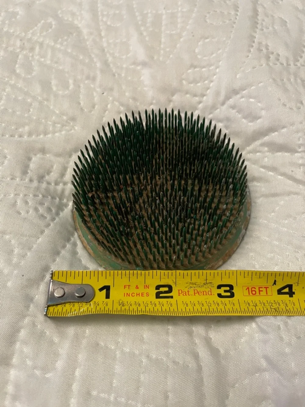 Vintage 3 1/2”W Heavy Metal Green Flower Frog Kenzan Pin Style Good Condition - Picture 7 of 11